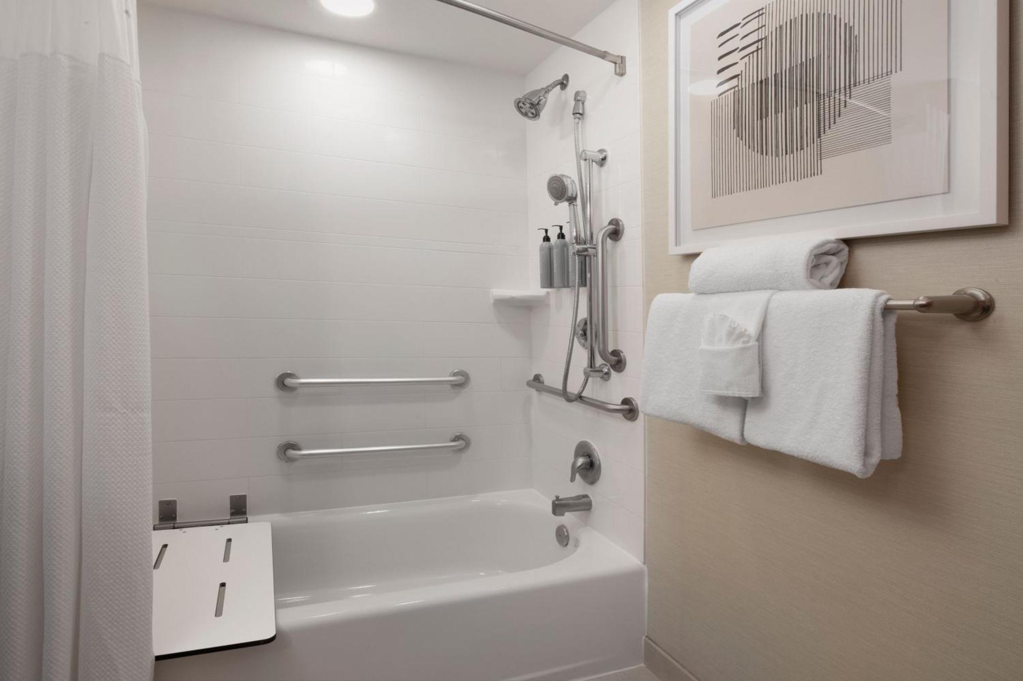 Отель Courtyard By Marriott Galveston Island Экстерьер фото