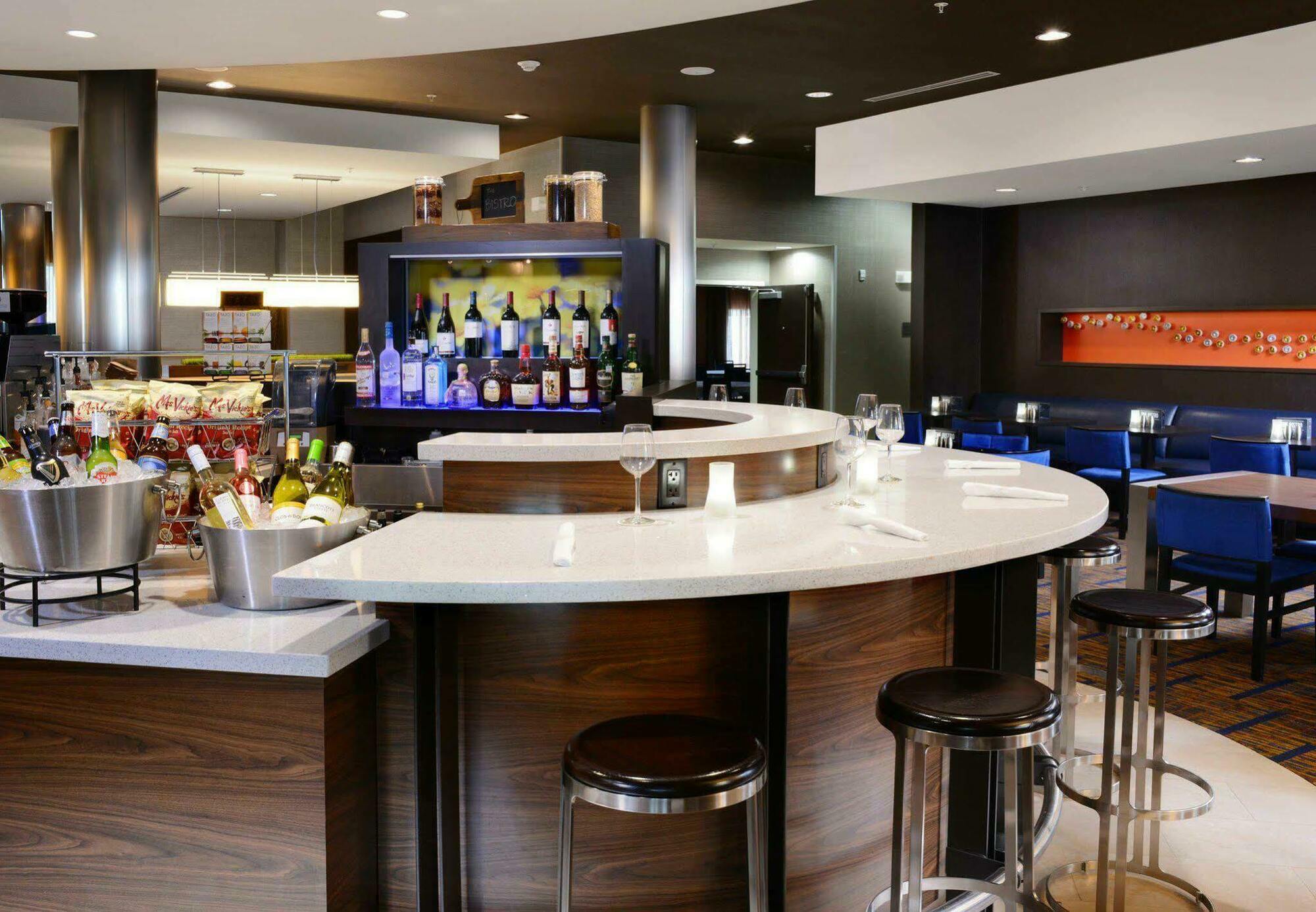 Отель Courtyard By Marriott Galveston Island Экстерьер фото